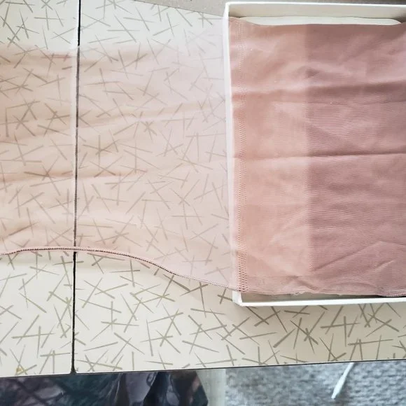 Diana Stockings - Picture 11 of 15